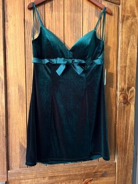 B Darlin Teal Dress with Elegant Design